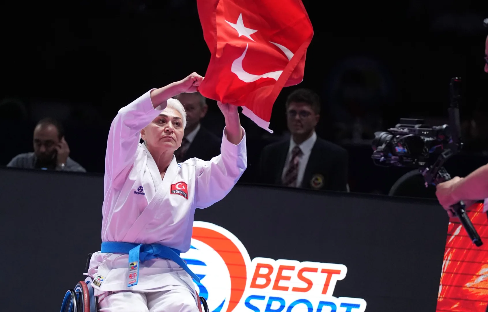 NESRİN CAVADZADE ŞAMPİYONLUĞU VERMEM DEDİ